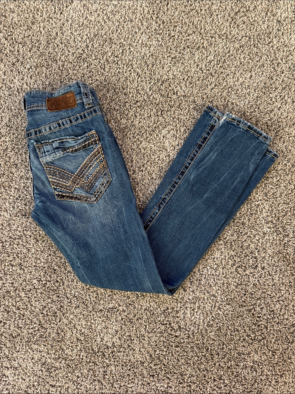 Buckle Black Men's Dark Blue Straight Jeans with Embroidered Back Pockets